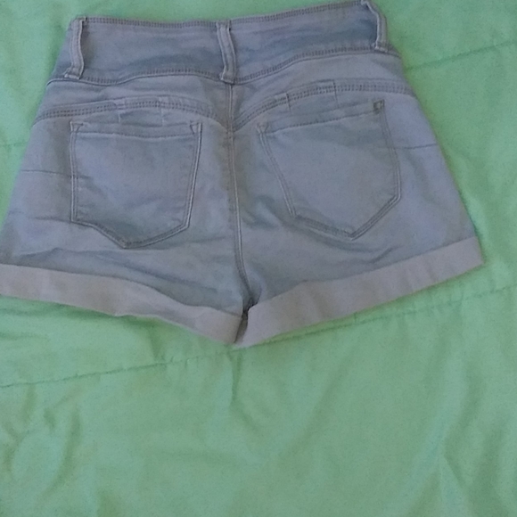 Forever 21 denim shorts - Picture 2 of 2